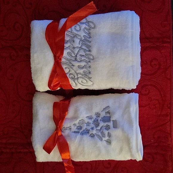 Quera 2 pack Christmas Hand Towels 100% cotton White Gray embroidery 14x30" New - Picture 7 of 9